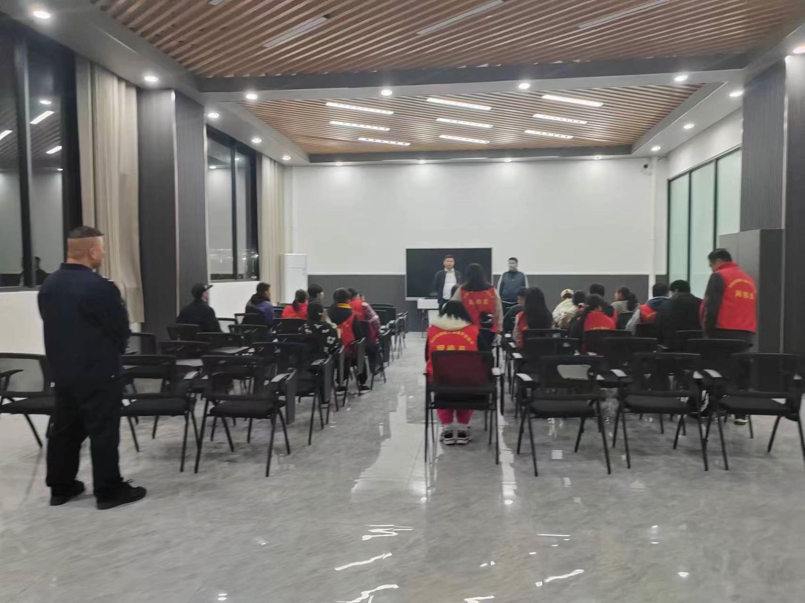 西山镇派出所的同志到我校进行防诈骗工作宣传 丨 米兰体育-米兰(中国)