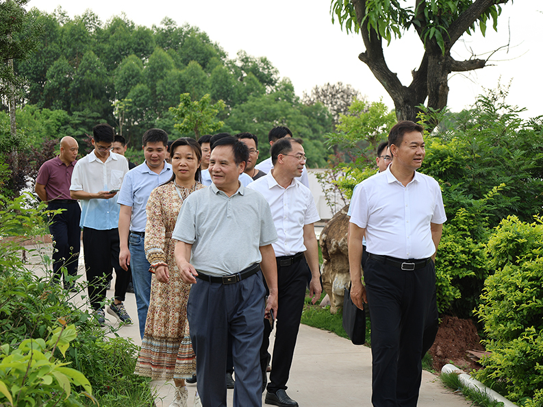  桂平市市长黄德佳等领导到我校指导工作丨 米兰体育-米兰(中国)